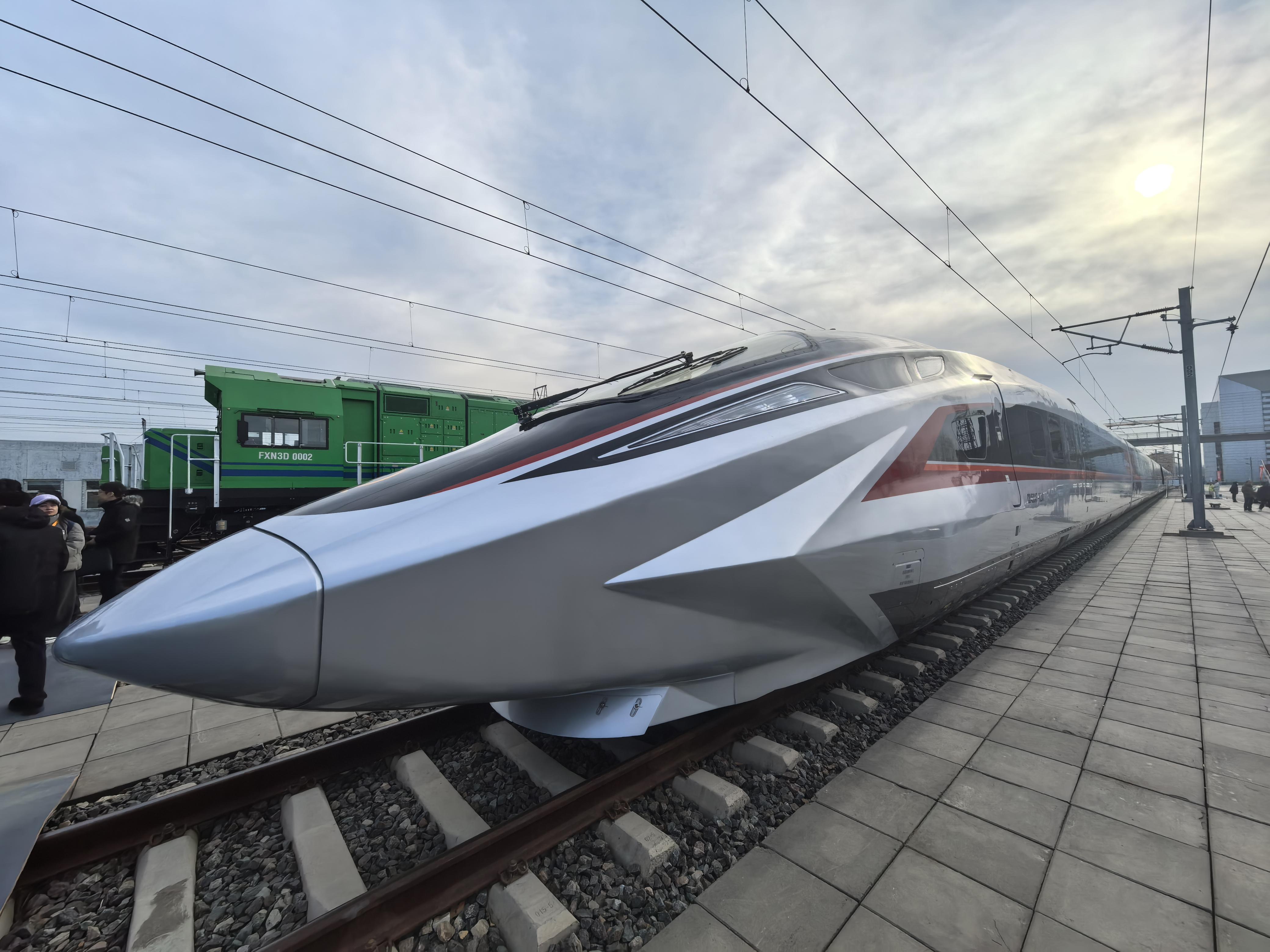 我们的目标是打造世界商业运营时速最快的高铁——写在CR450动车组样车正式发布之际