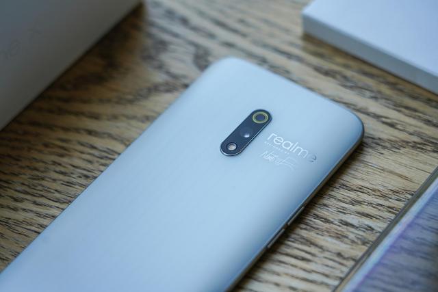 媒体管家： 厂商喊出“产品硬件毛利率可以为0” 中端手机市场竞争或加剧