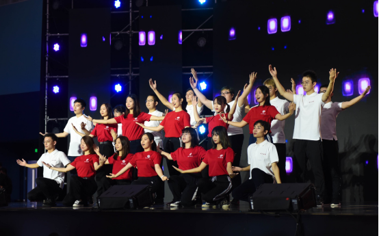 时代强音致敬北大医学 虎牙直播《真正的歌手》校园巡演首场开唱