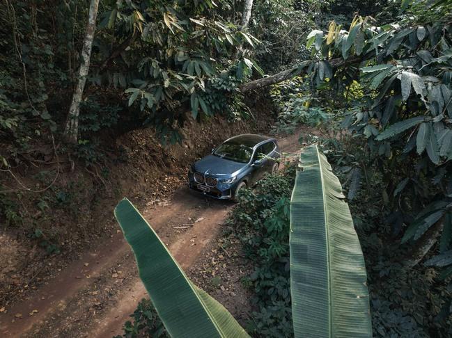 试驾｜全新BMW X3长轴距版：爬得上49度的坡，懂得你“暗送秋波”(图4)