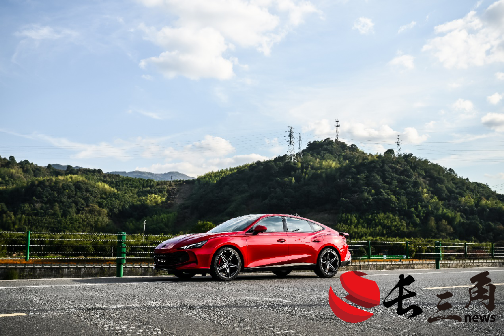 上汽俞经民：加快实现“油电平权” 2025年MG将推出4款新车(图1)