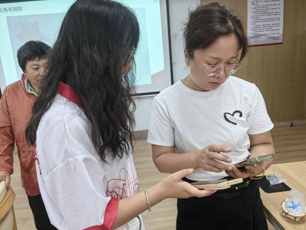 媒体管家: 时光剪影,柏卜情谊润童心田——西柏坡精神志愿宣讲走进袁家边儿童心间(图5) 媒体管家: 时光剪影,柏卜情谊润童心田——西柏坡精神志愿宣讲走进袁家边儿童心间(图5)