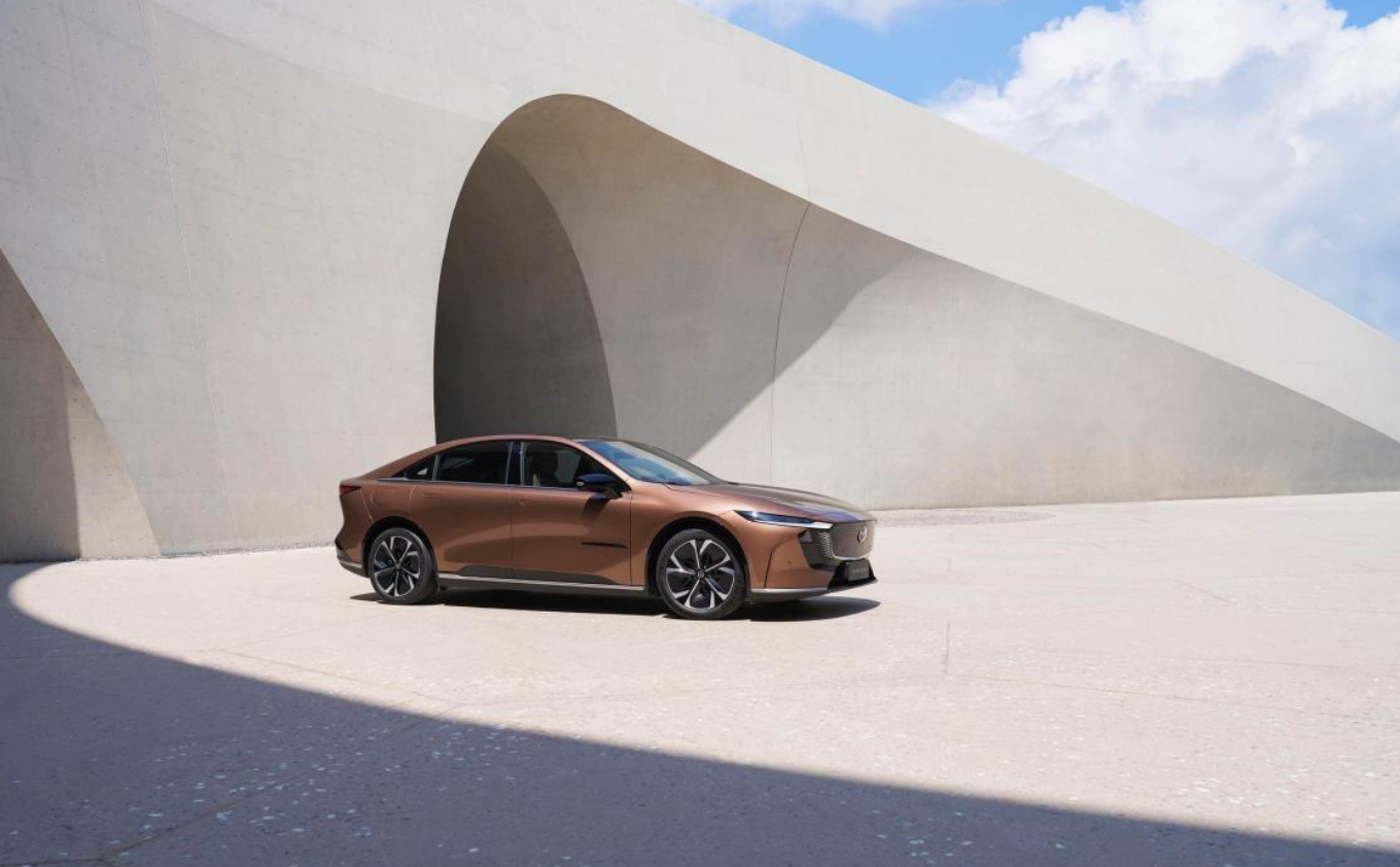 1730094840392893.png 媒体管家: “新合资时代第一车”MAZDA EZ-6上市 长安马自达加速进击新能源、智能化赛道(图2)