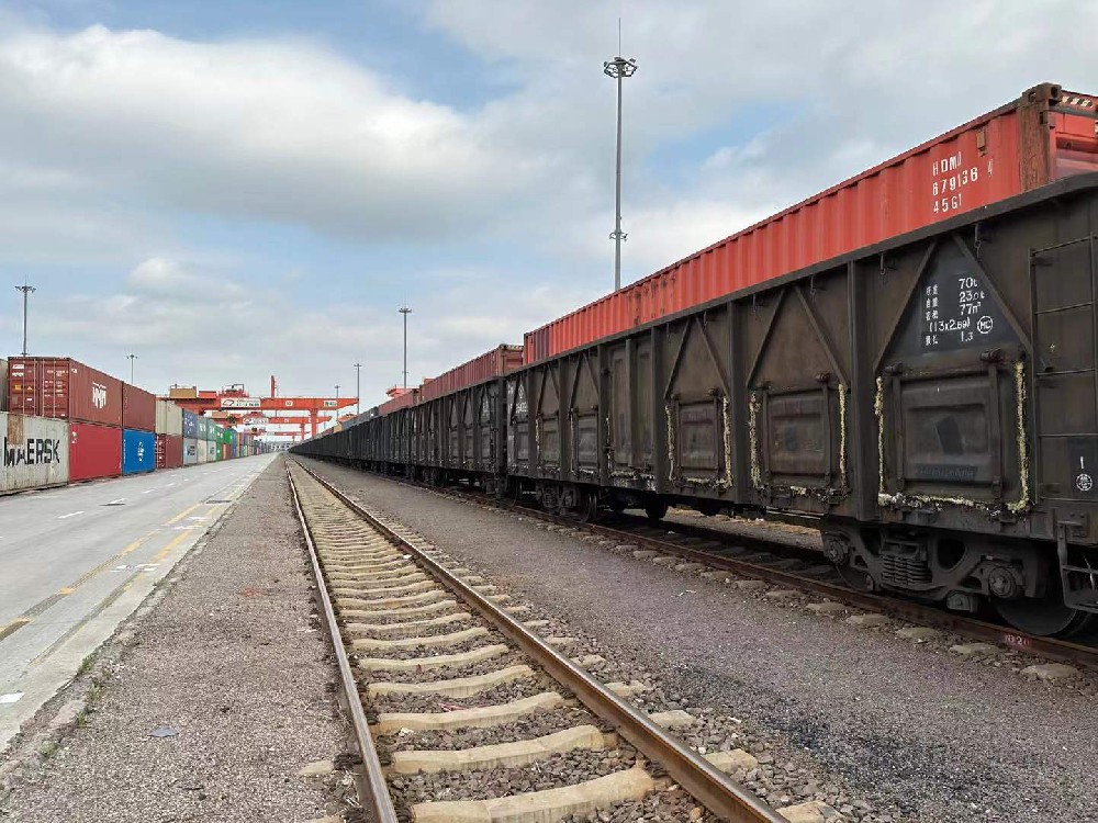 1726635402141746.jpg 媒体管家: 铁路货运回暖势头加速 前8月铁路货运量超33亿吨(图1)