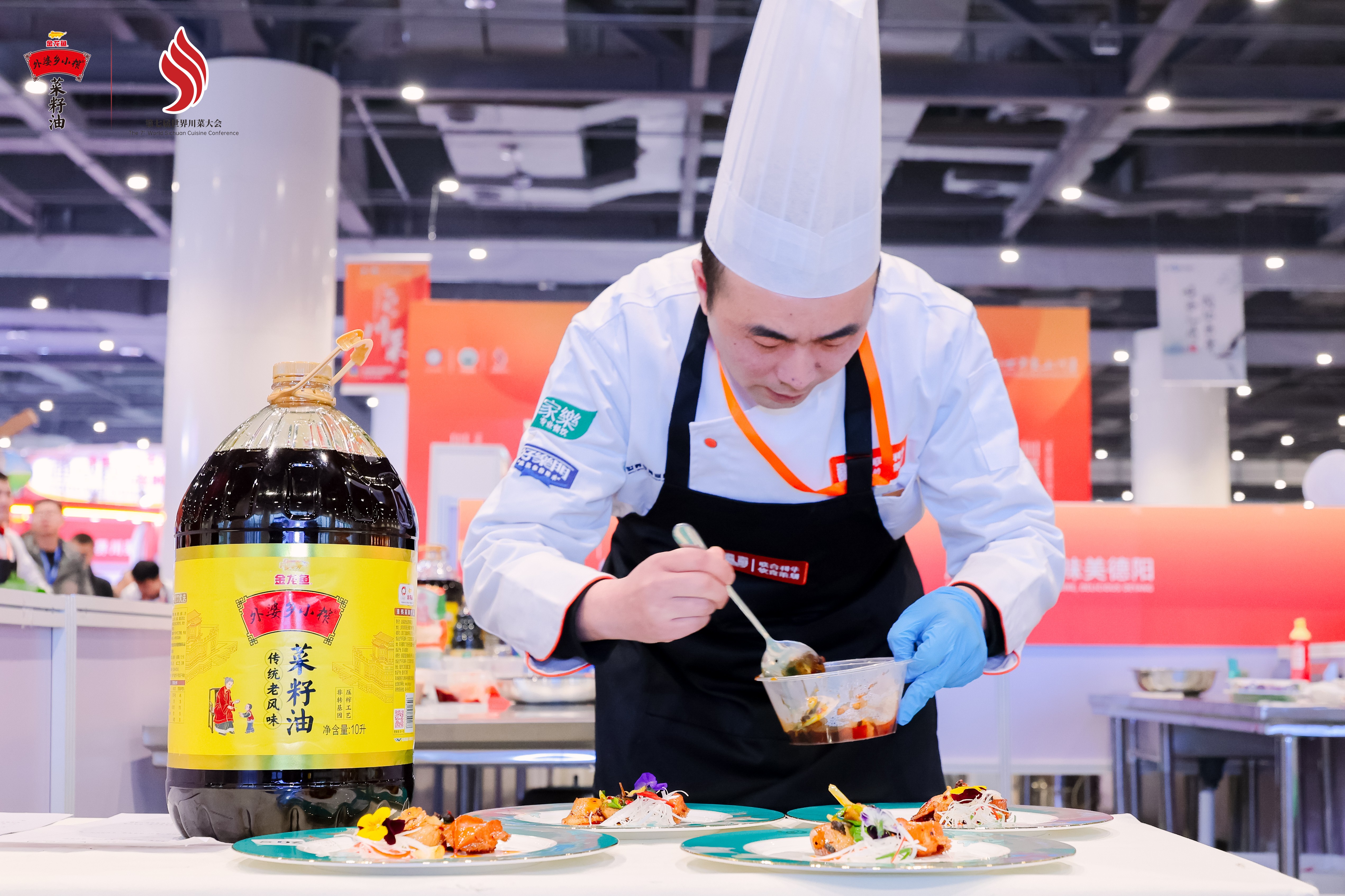 媒体管家： 外婆乡小榨菜籽油蝉联四届世界川菜大会指定用油 荣获世界级双赛专业权威认可(图2)