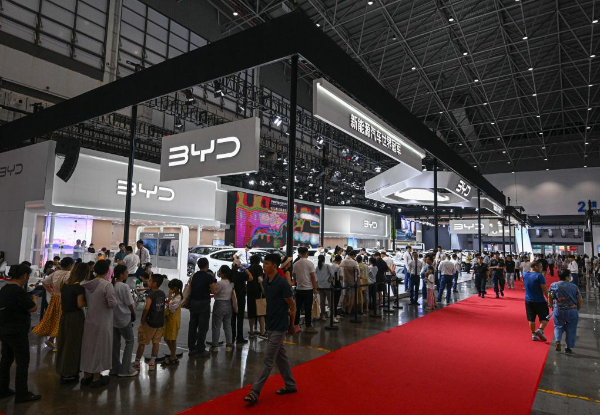 媒体管家： 国产新能源汽车点靓金秋车展(图10)