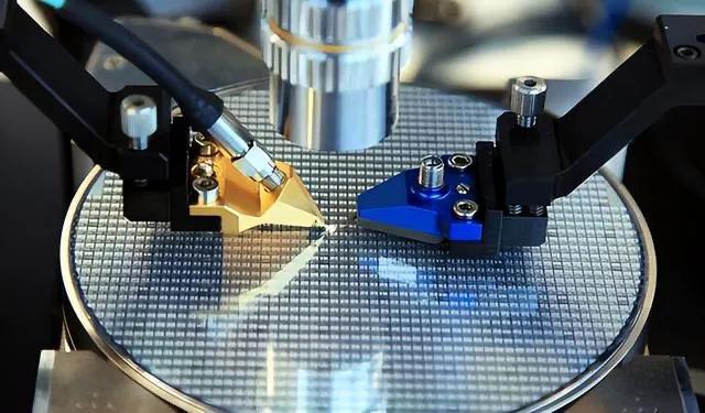 媒体管家： 国产光刻机“套刻≤8nm”意味着什么(图1)