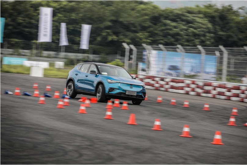 天际ME7全球首试登陆成都 以全能智控打造极致驾趣(图4)