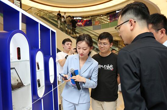 科大讯飞首家A.I.互动体验中心亮相合肥万象城(图8) 科大讯飞首家A.I.互动体验中心亮相合肥万象城(图8)