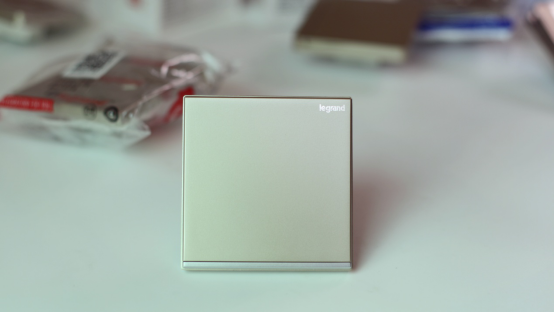 罗格朗开关内部拆解,实力说话!(图3) 罗格朗开关内部拆解,实力说话!(图3)