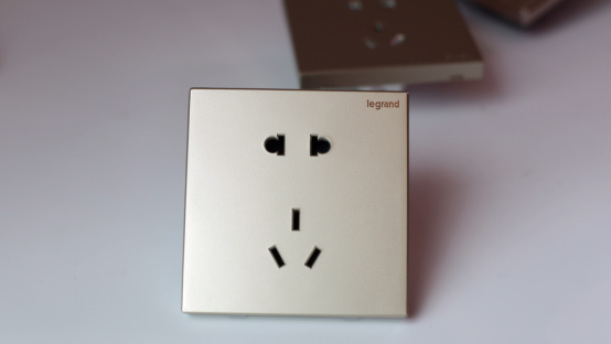 罗格朗开关内部拆解,实力说话!(图4) 罗格朗开关内部拆解,实力说话!(图4)