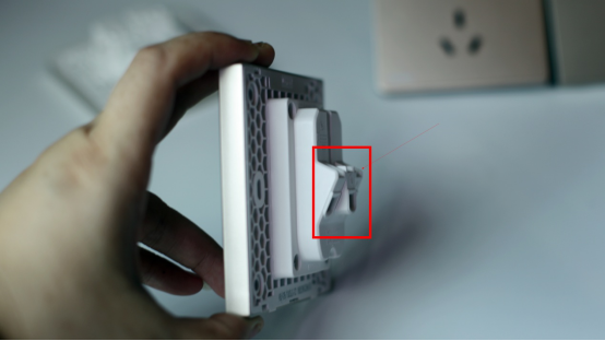 罗格朗开关内部拆解,实力说话!(图9) 罗格朗开关内部拆解,实力说话!(图9)