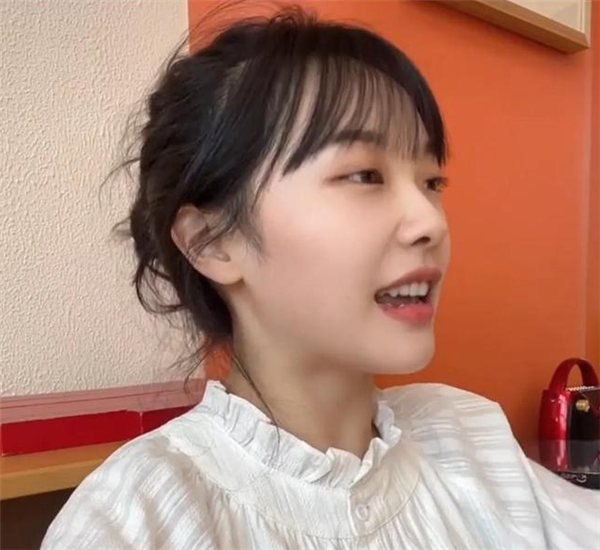 “挖呀挖”黄老师开始转型：素颜遭吐槽 “丑”局长解围(图1)
