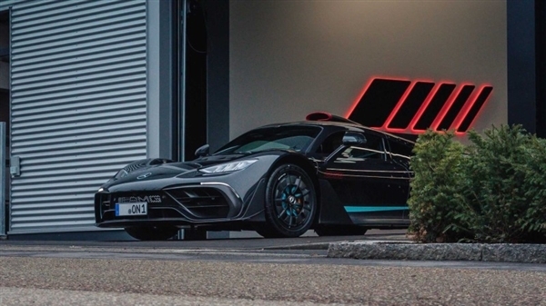 1900万没了！一梅赛德斯AMG ONE运输途中被烧成焦炭：原因未明(图4)