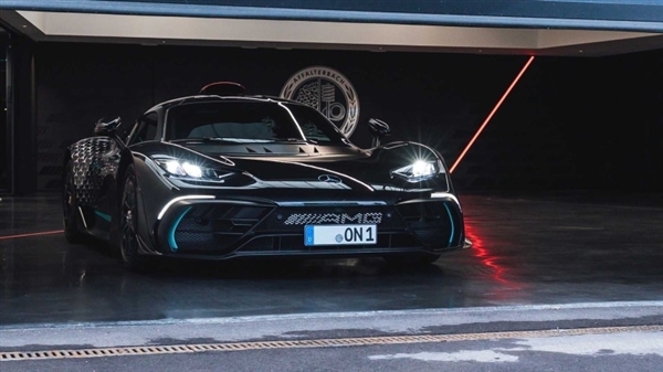 1900万没了！一梅赛德斯AMG ONE运输途中被烧成焦炭：原因未明(图3)