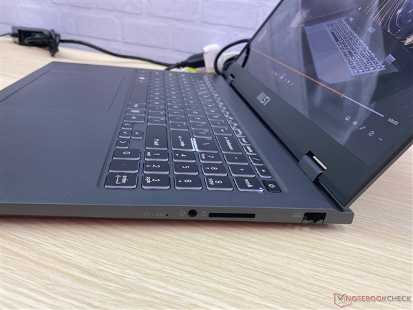 神奇的16核心22线程！全球第一台Intel 14代酷睿笔记本亮相(图7)